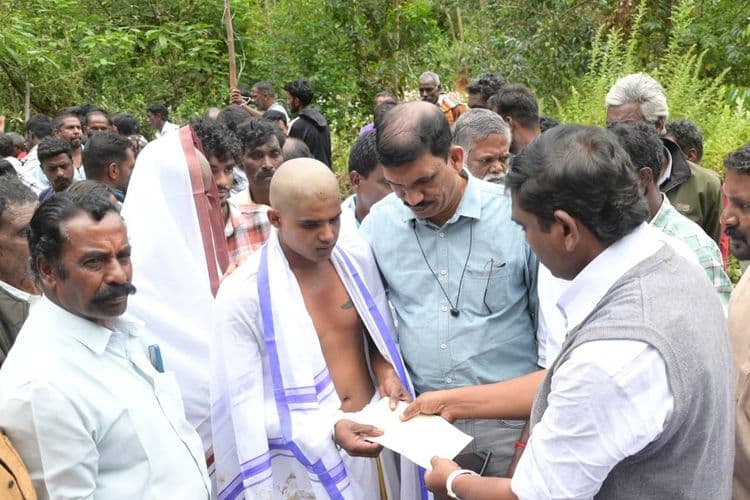 മഴയിൽ തകർന്ന ചക്ലിനോട പാലം എം എൽ.എയും കളക്ടറും സന്ദർശിച്ചു