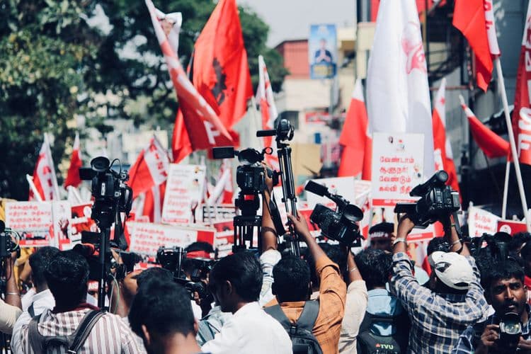 സിപിഎം ഗൃഹ സന്ദർശനം ആരംഭിച്ചു; സർക്കാർ വിരോധ ആരോപണത്തിൽ ഫണ്ട് ശേഖരണം